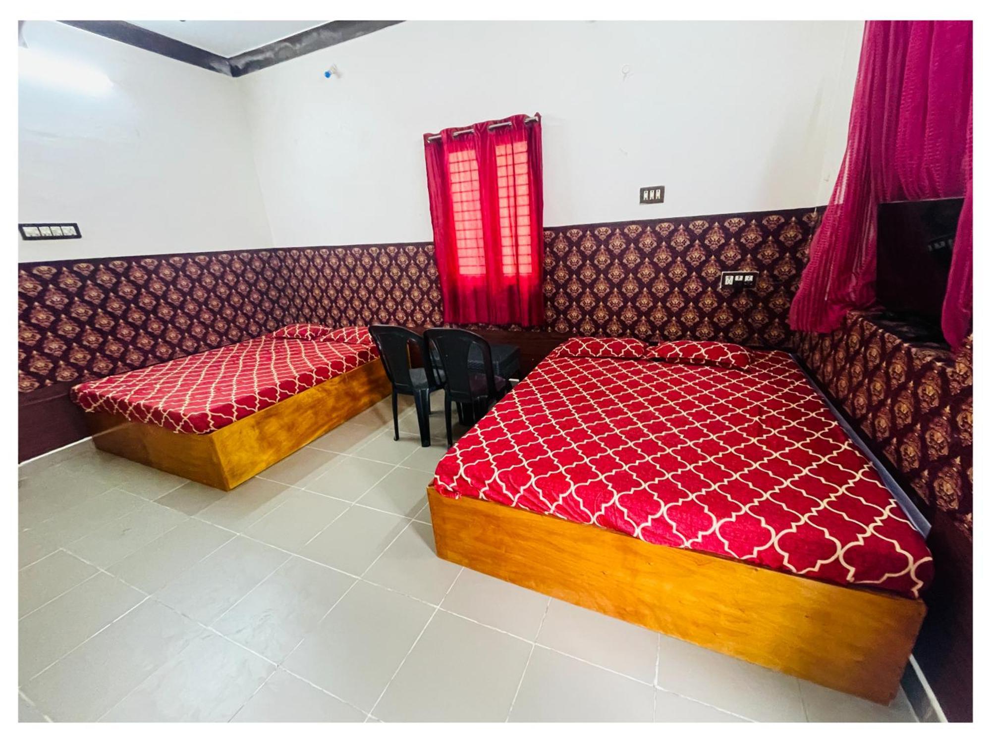 Lodge Thirunallar S A Residency Tirunallar