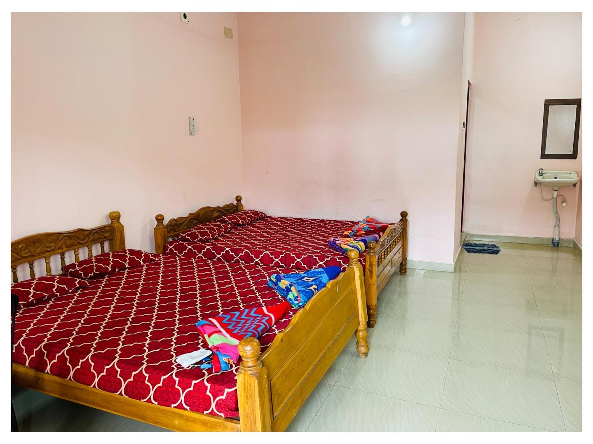 Thirunallar S A Residency Lodge *