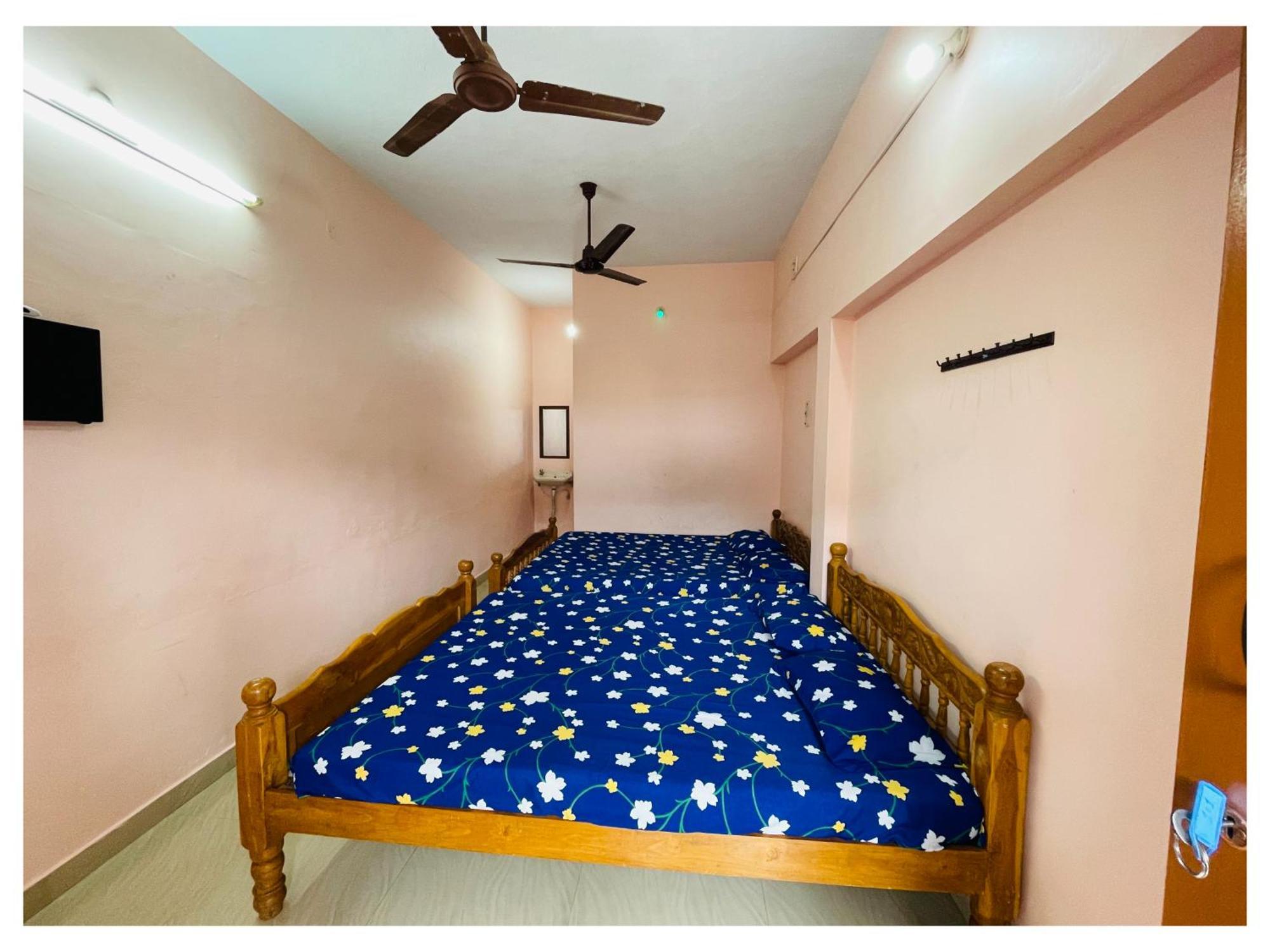 Thirunallar S A Residency * Tirunallar