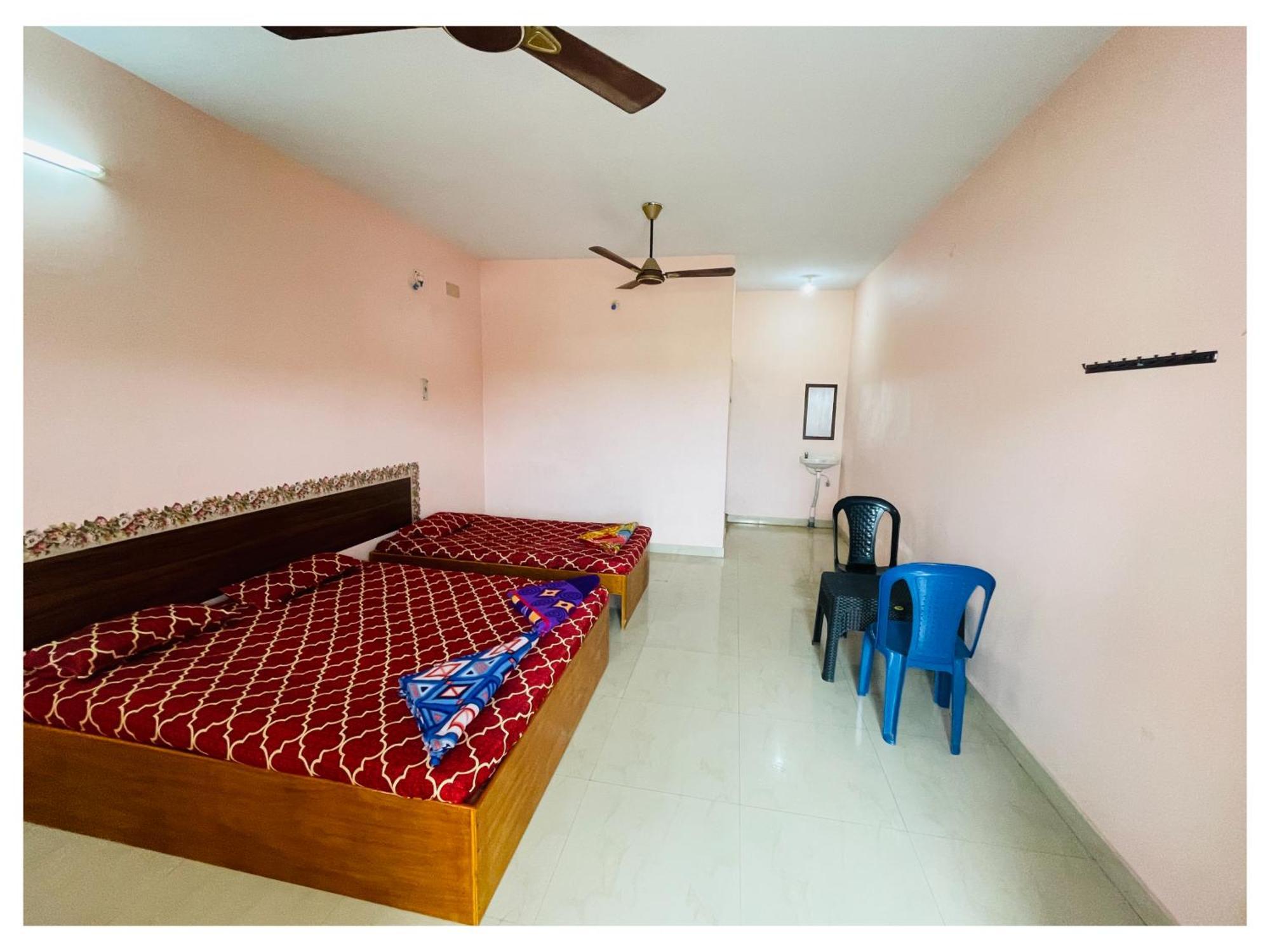 Lodge Thirunallar S A Residency Tirunallar